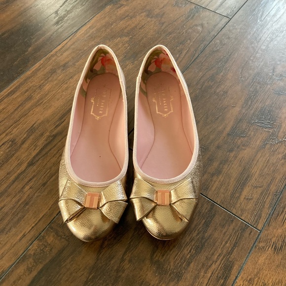 Ted baker metallic  gold flats - Picture 2 of 6
